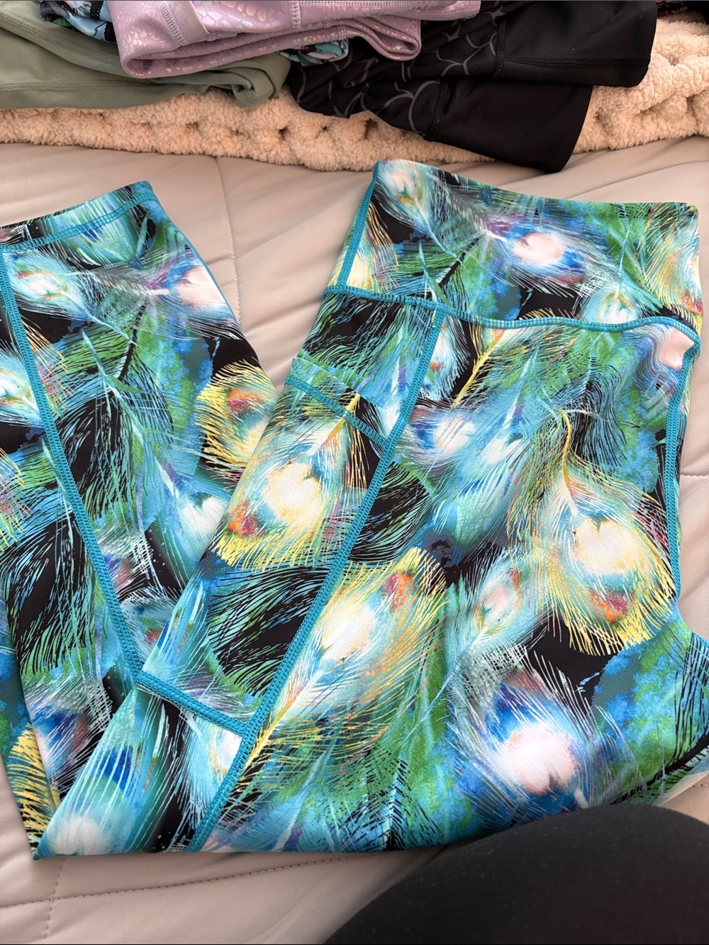 Vibrant Peacock Feather Print Capri Leggings